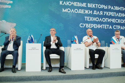 Дмитрий Савельев и внимание к людям: как личные приемы меняют жизнь региона