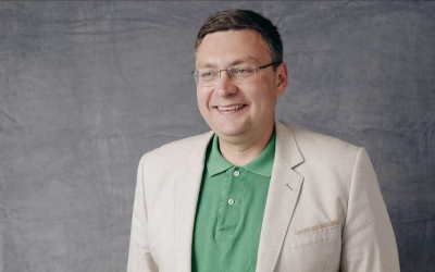 Схема вывода денег через агентство &laquo;ПРО Бренд&raquo; и родственные контакты: как Антон Сериков, близкий к замглавы АП Сергею Кириенко, воровал бюджеты &laquo;Знания&raquo; и &laquo;Машука&raquo;